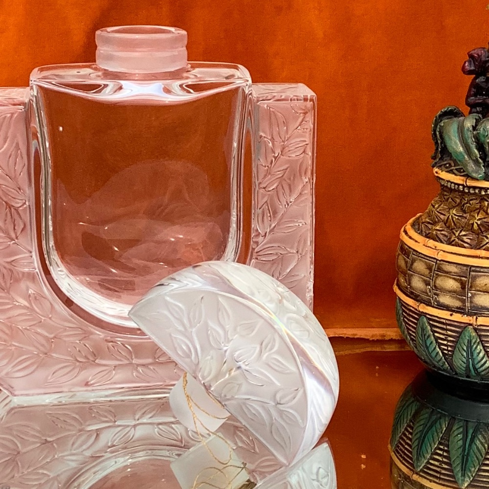 Lalique de Lalique “Chevrefeuille” Decanter